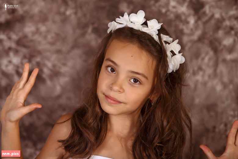 Fashion Land – Lesya Model (8 sets, 3 vids)