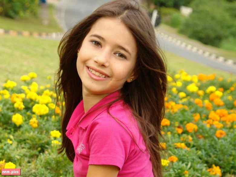 We Are Little Stars – Evelyn (sets 01-05, 2 vids)