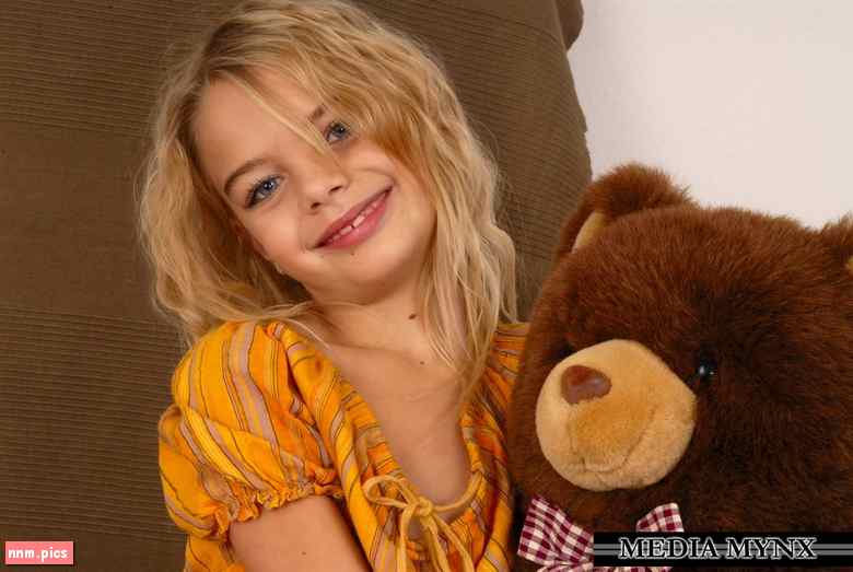 Media Mynx – Mirtill Model (sets 01-11)