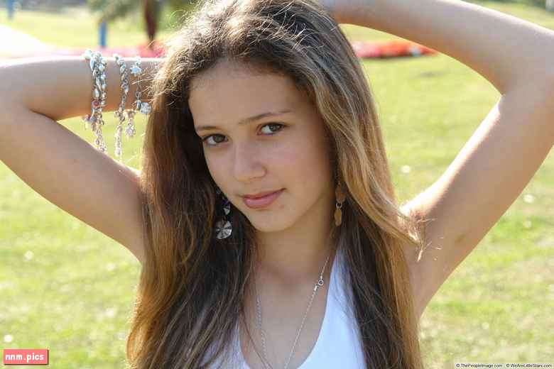 The People Image – Beatriz (sets 01-05, 2 vids)