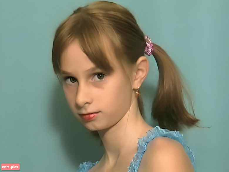 Show Stars – Ariadna “Makes Herself Wet” (video)