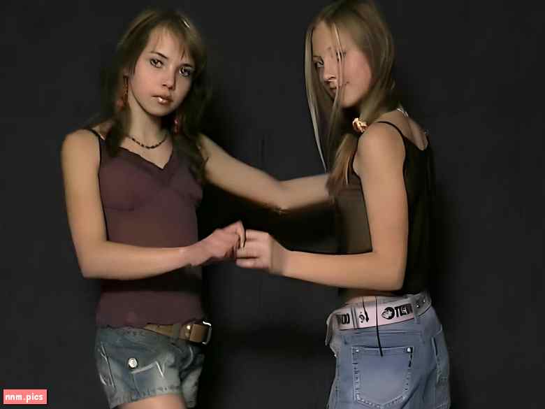 Show Stars – Hana & Aya  (2 vids)