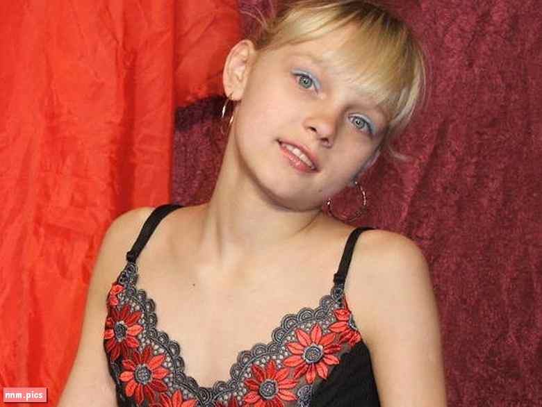 Show Stars – Oxi & Arina “Footlicking” (video)