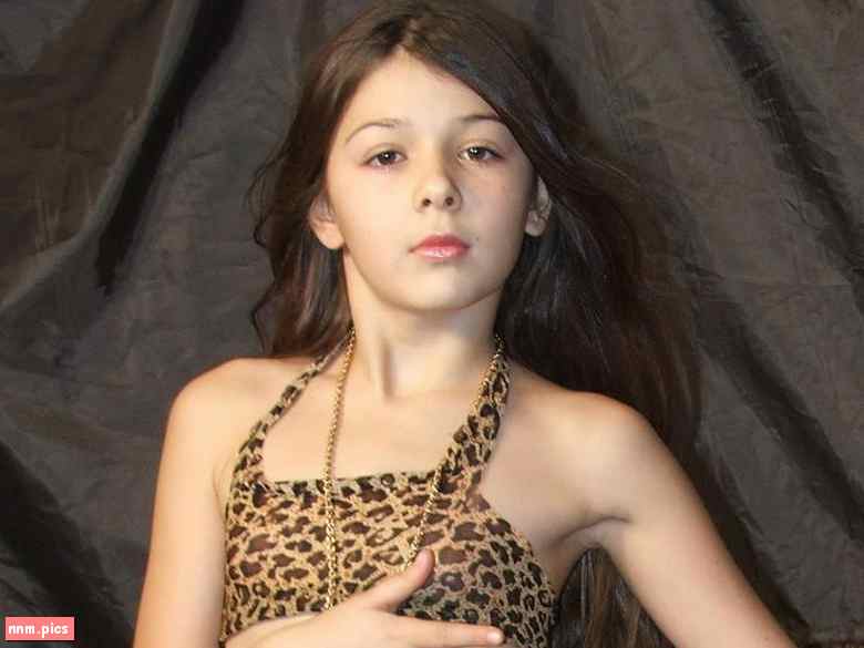 Show Stars – Oxi & Jenny “Topless” (video)