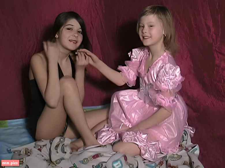 Show Stars – Oxi & Mari “Topless” (video)