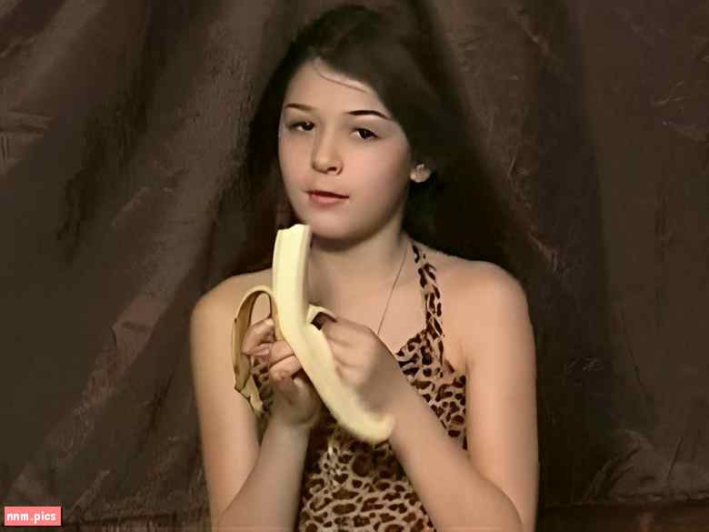 Show Stars – Oxi Model “In Leopard Skin” (video)