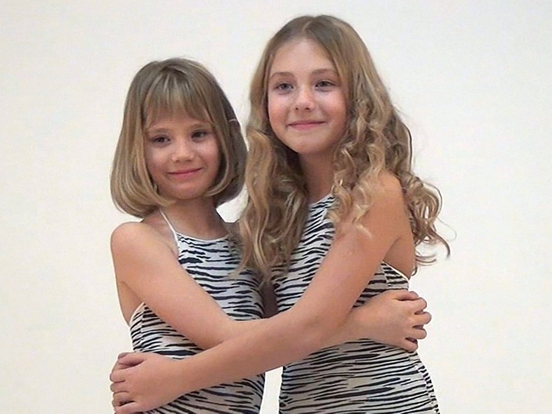 Teenmodeling.tv &#8211; Elona &#038; Alissa &#8211; Striped Dresses (video)