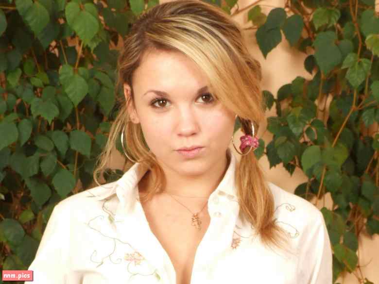 Vladmodels – Alisa [Y042] (sets 01-45, 29 custom sets, 1 video)