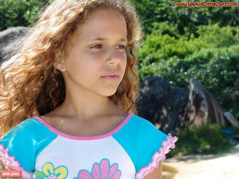 We Are Little Stars – Wandressa (sets 01-05, vids 01-02)