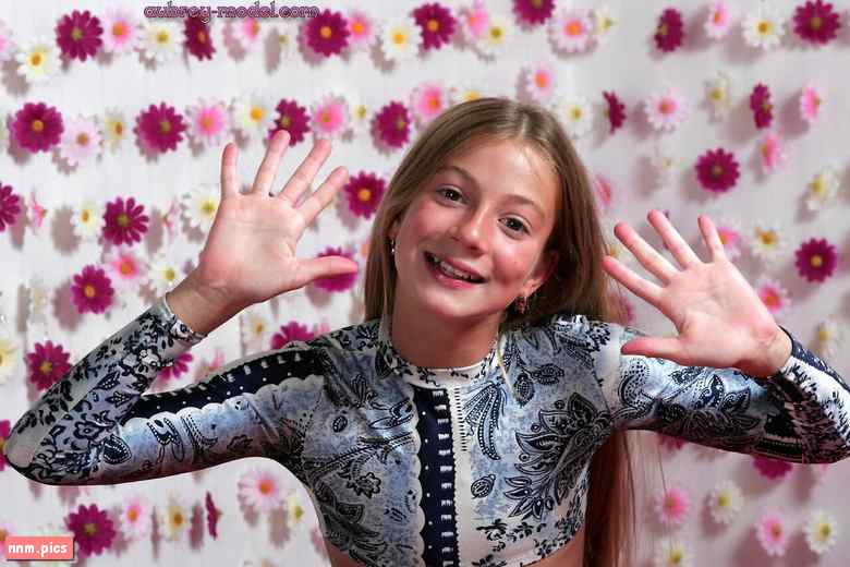 WebeWeb – Aubrey Model (sets 01-41)