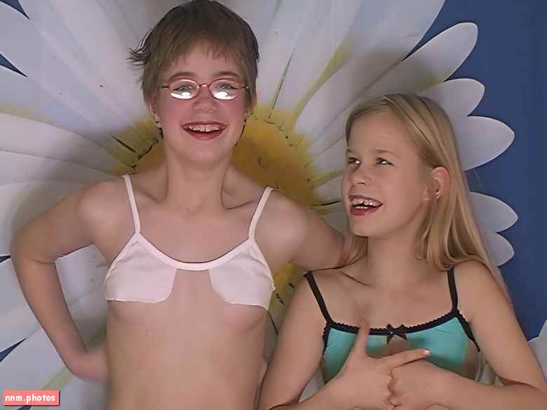 Young Video Models – Daphne & Irina (DI01)
